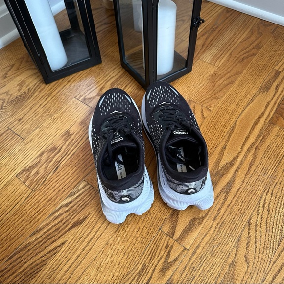 Hold Kawana Women’s Black and White Running Shoes - Picture 4 of 5